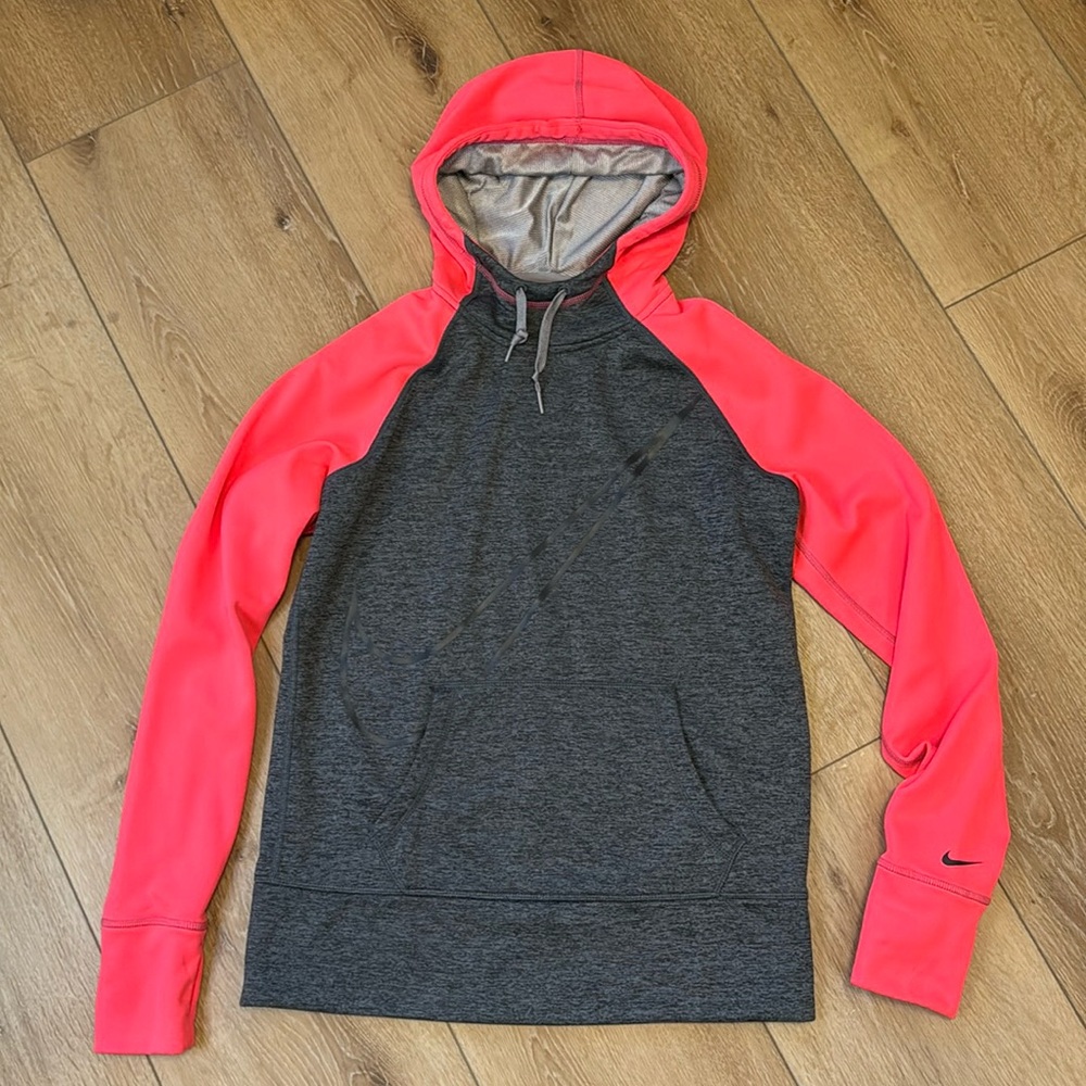 Nike women’s therma fit hoodie. Hooded sweatshirt.